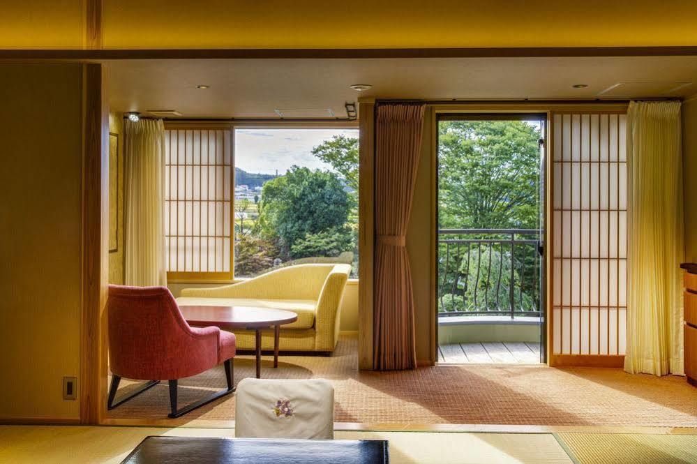 Fujisan Onsen Bessho Sasa Hotel Fujiyoshida Exterior photo