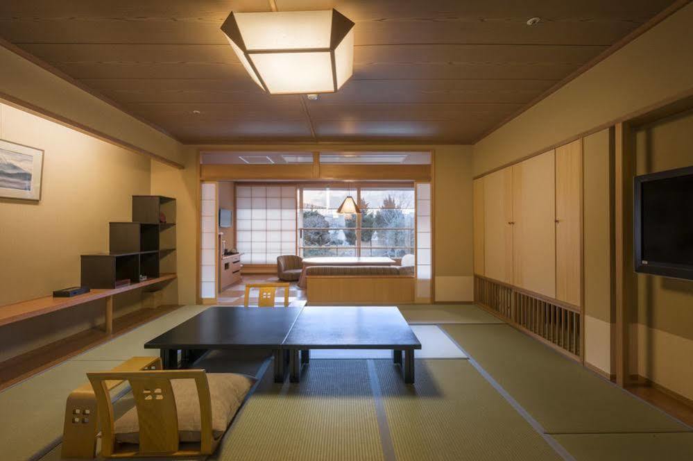 Fujisan Onsen Bessho Sasa Hotel Fujiyoshida Exterior photo