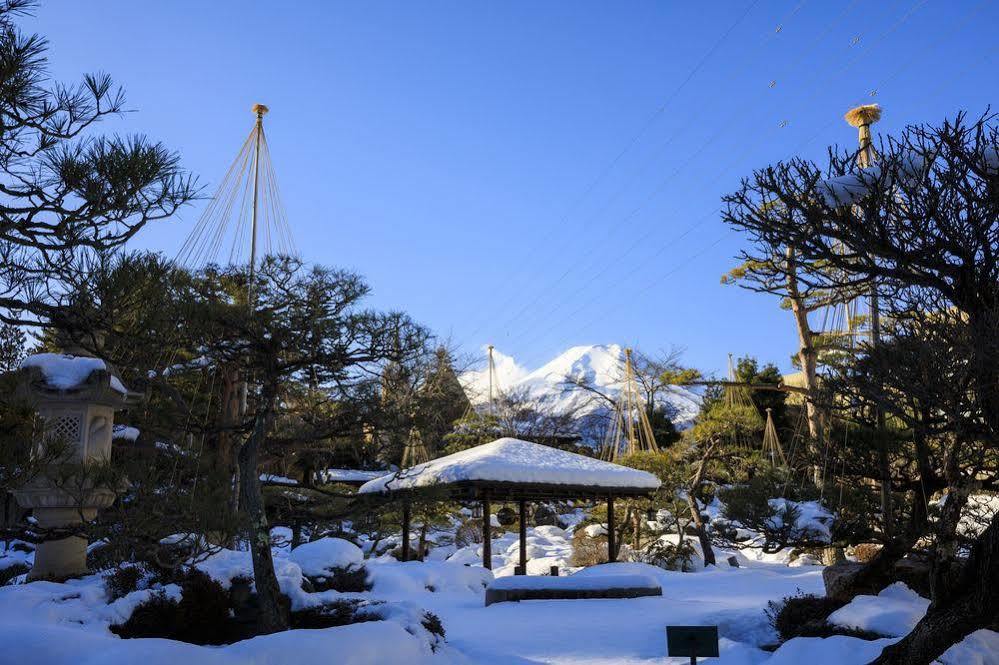 Fujisan Onsen Bessho Sasa Hotel Fujiyoshida Exterior photo