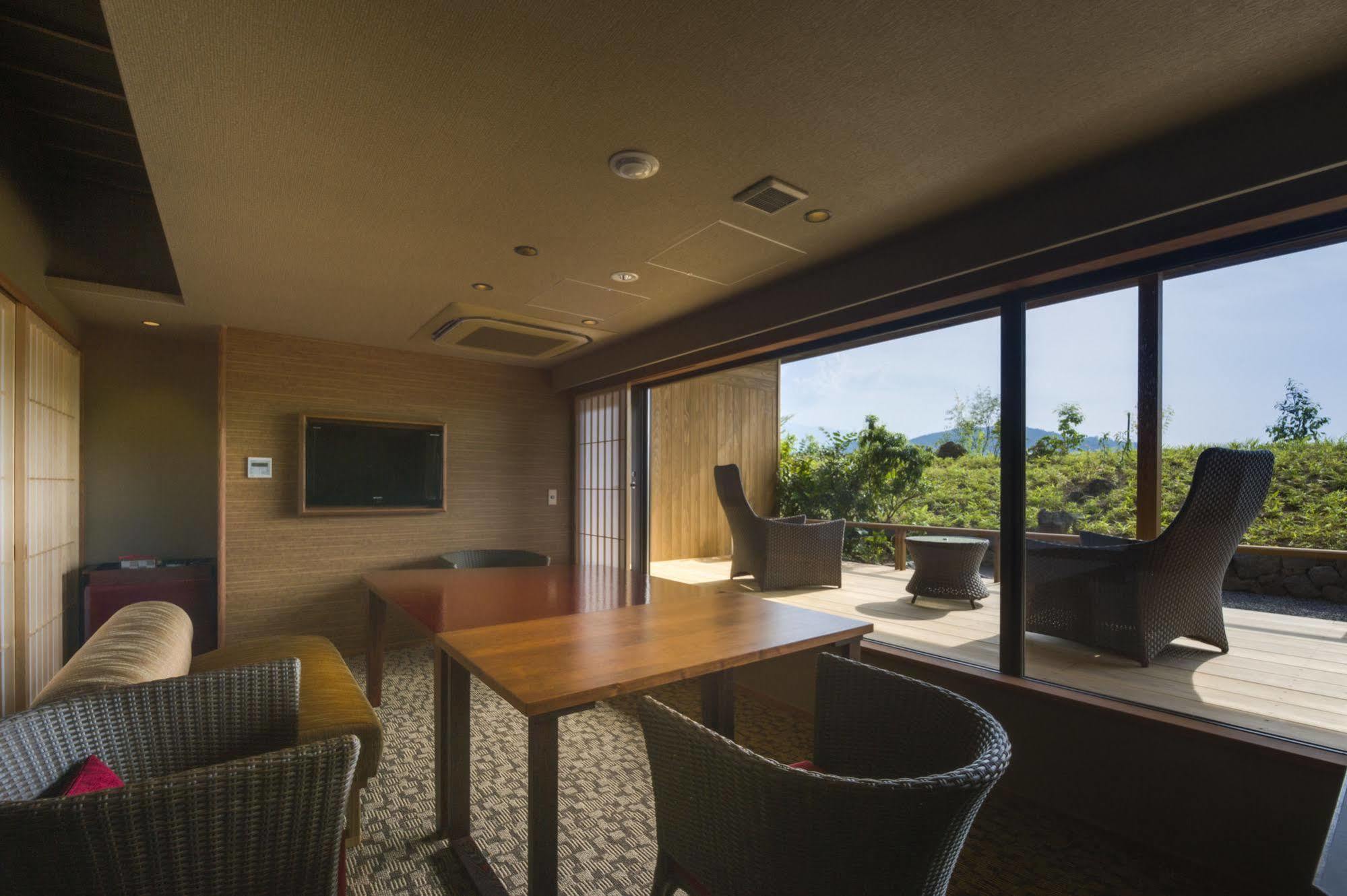 Fujisan Onsen Bessho Sasa Hotel Fujiyoshida Exterior photo