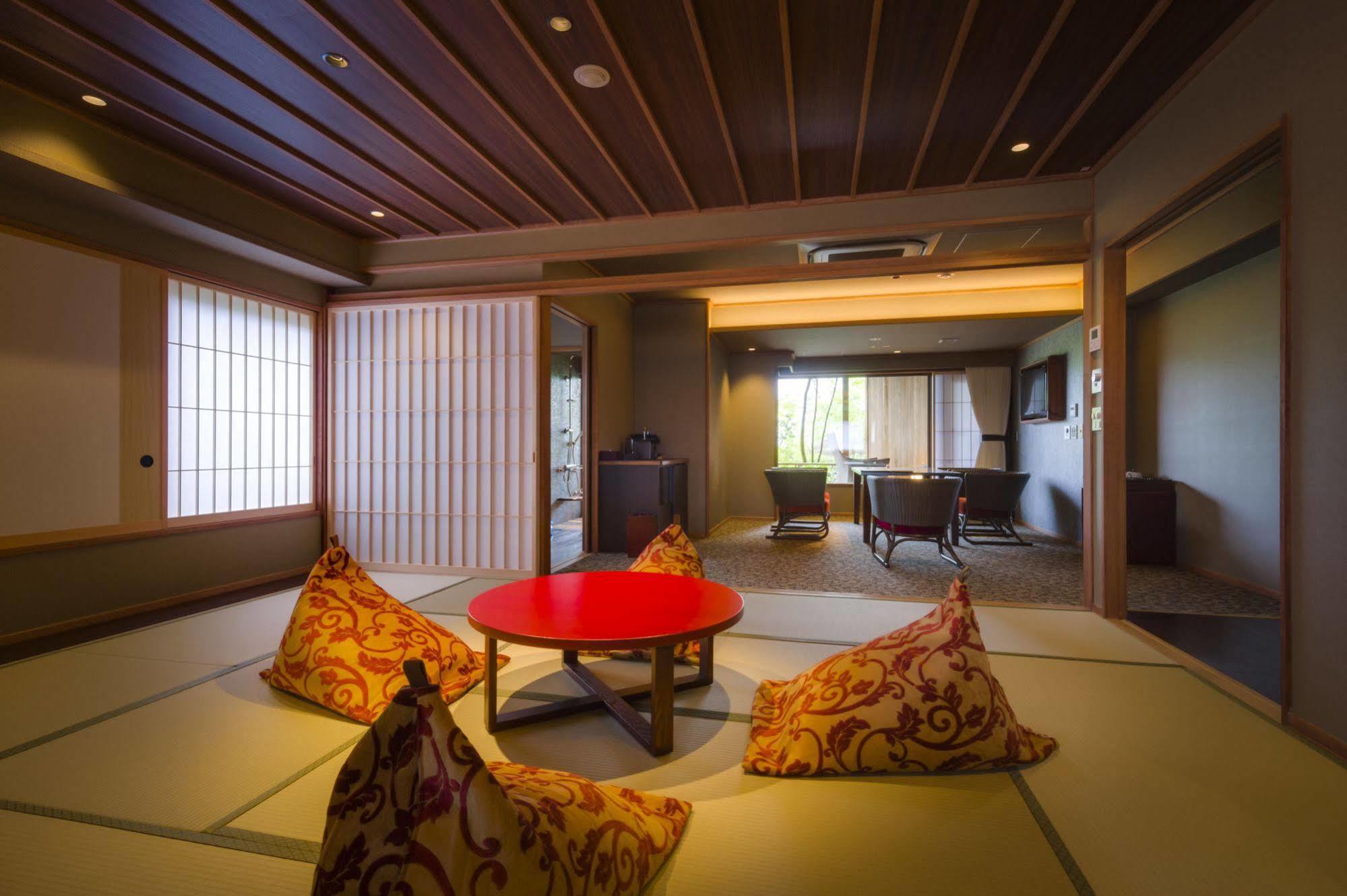Fujisan Onsen Bessho Sasa Hotel Fujiyoshida Exterior photo