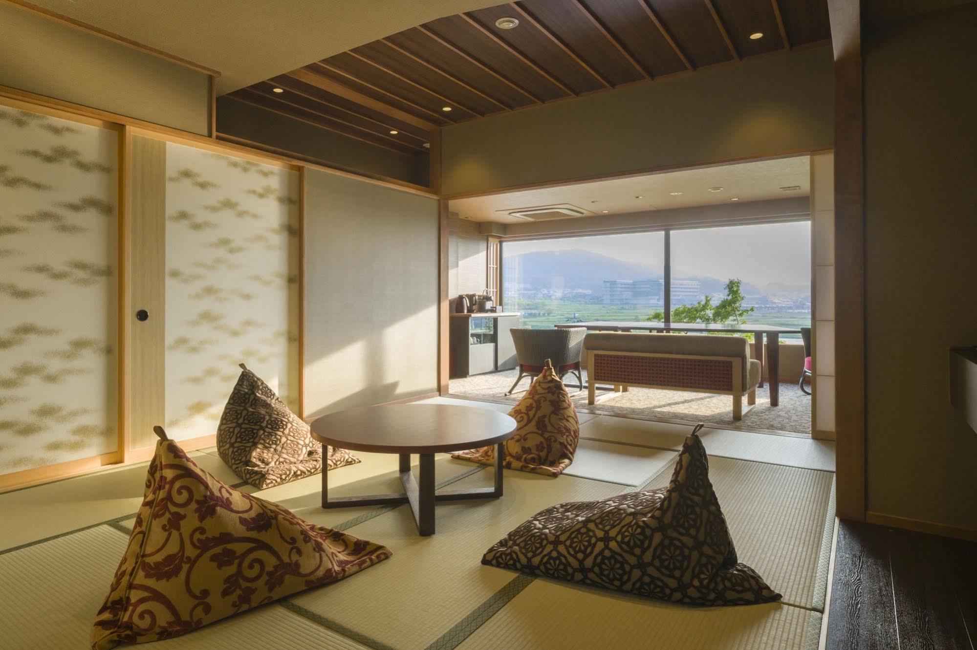 Fujisan Onsen Bessho Sasa Hotel Fujiyoshida Exterior photo